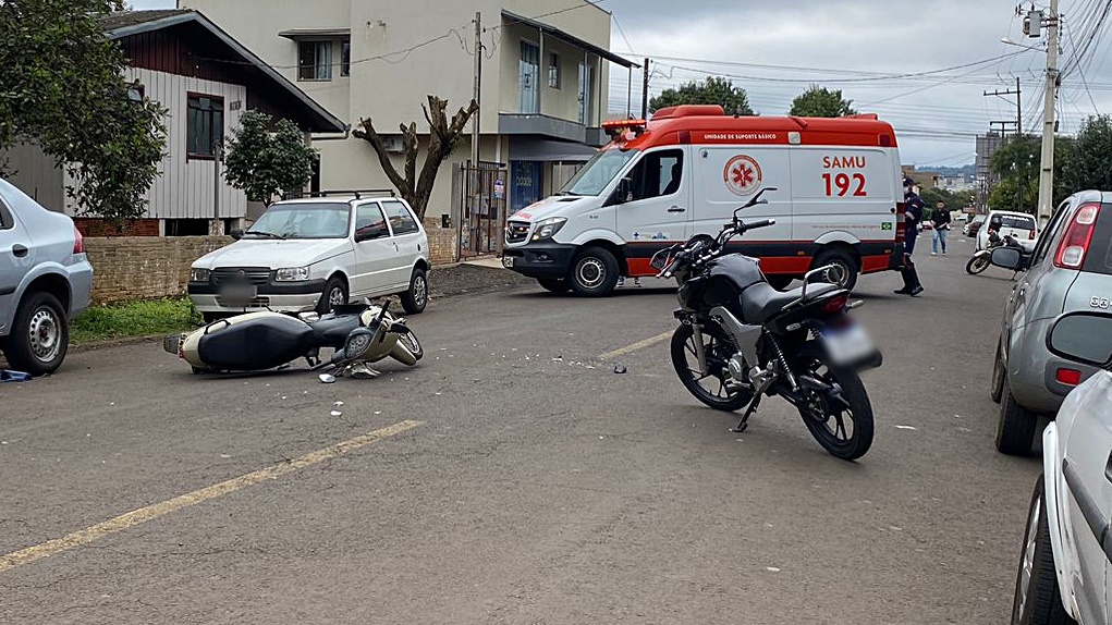 Colisão entre motocicletas deixa condutores feridos