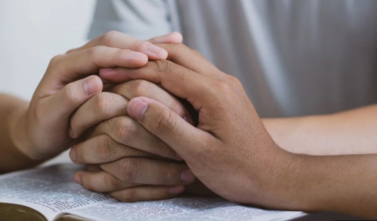 Homens cobram R$ 350 por oração e são denunciados por estelionato, no Paraná