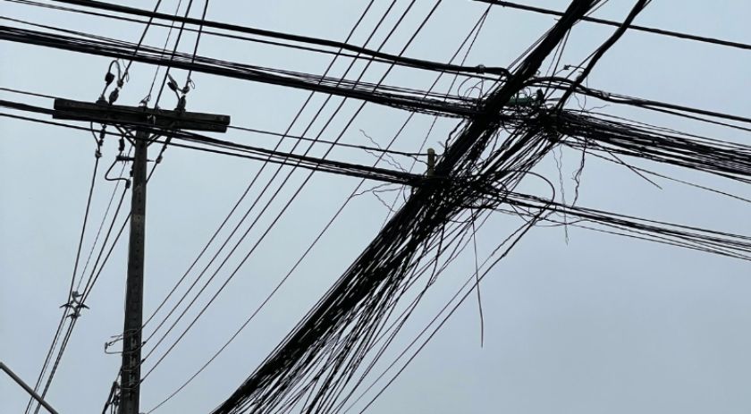 Após cobrança do Procon, COPEL retira mais de 3 toneladas de fios inutilizados