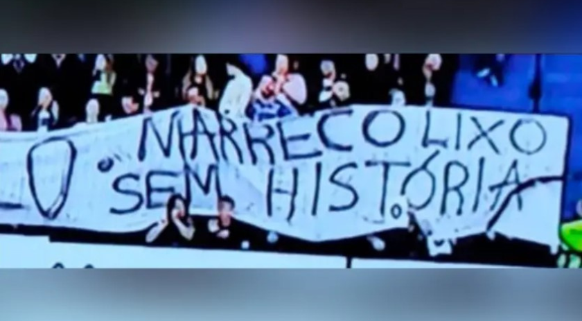 Marreco divulga nota de repúdio após faixa ofensiva exibida pela torcida do Pato