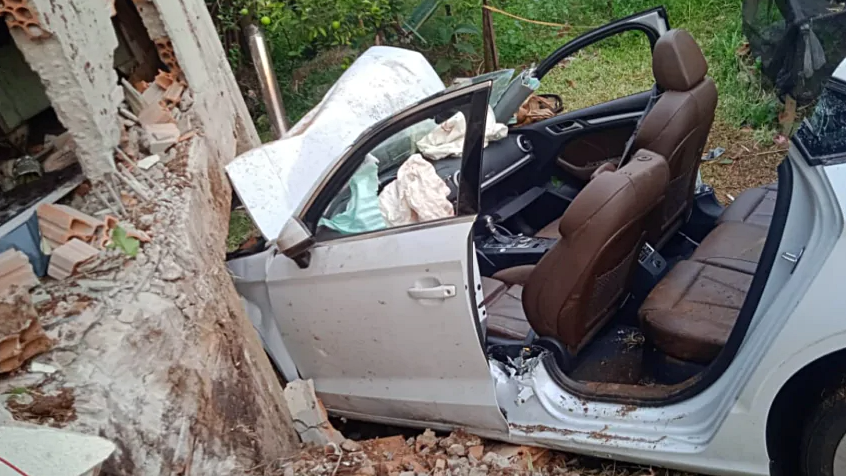 Grave acidente deixa dois feridos