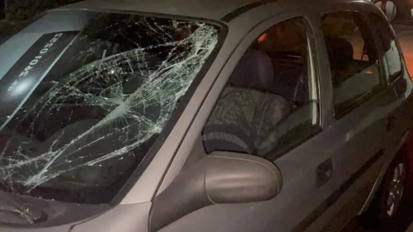 Ciclista fica ferido após colisão com automóvel