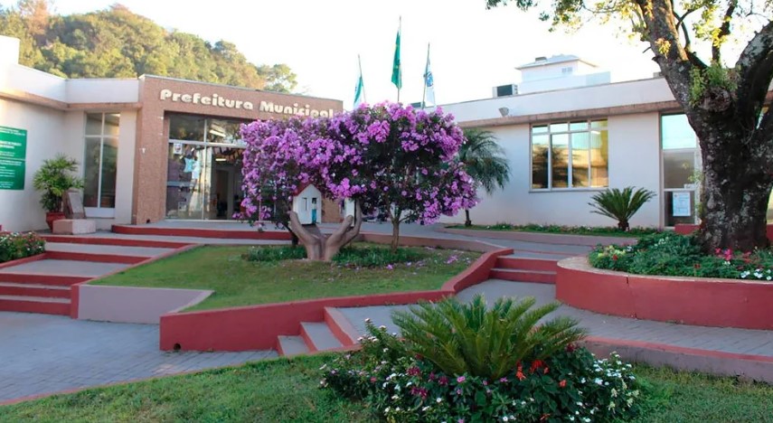 Prefeitura de Dois Vizinhos passa a atender em novo horário