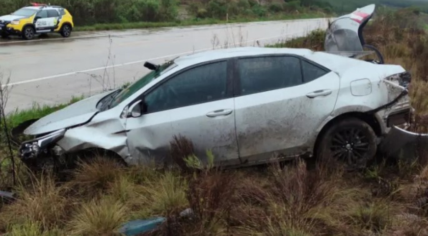 Três pessoas ficam feridas em capotamento na PRC-280