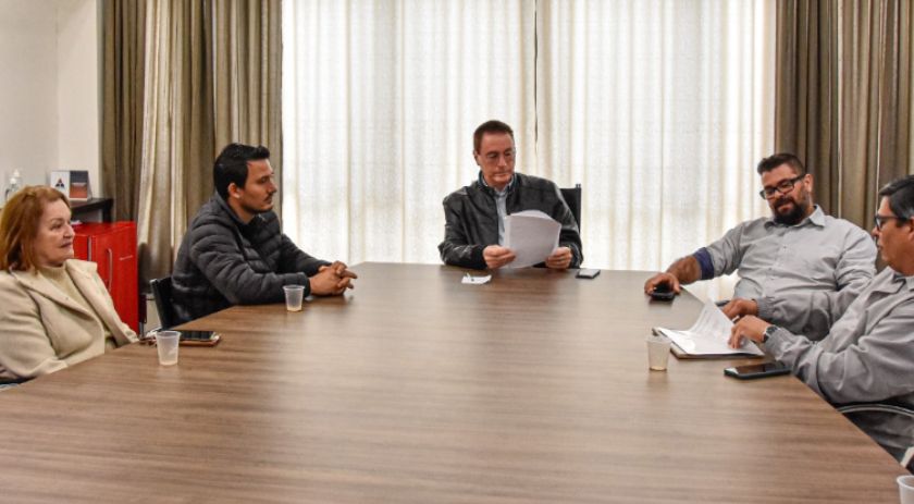 Pedron recebe lideranças comunitárias