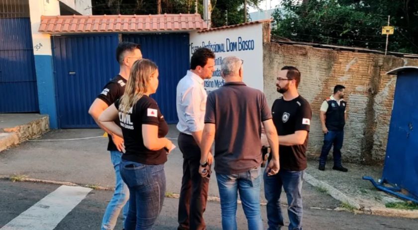 Adolescentes esfaqueados em escola passam por cirurgia e têm estado grave em MG, diz boletim