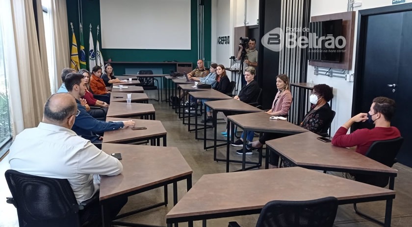 Encontro na ACEFB discute violência contra as mulheres