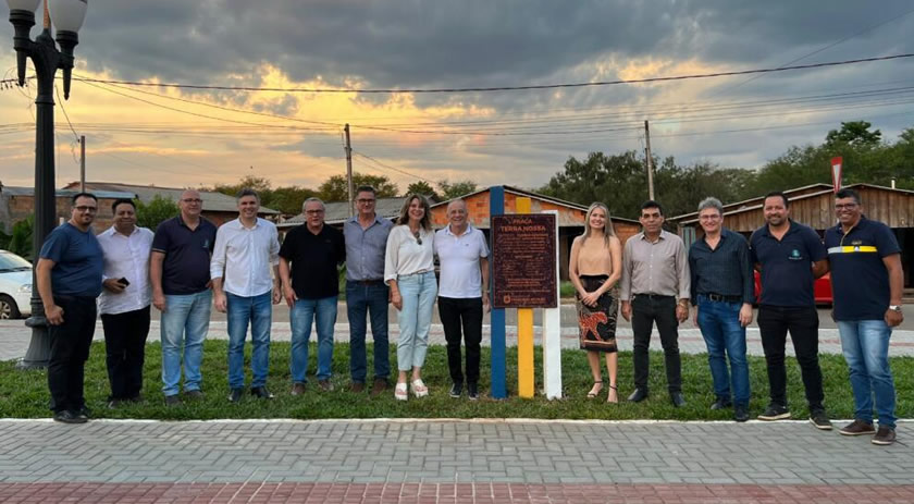 Cleber inaugura praça no Terra Nossa
