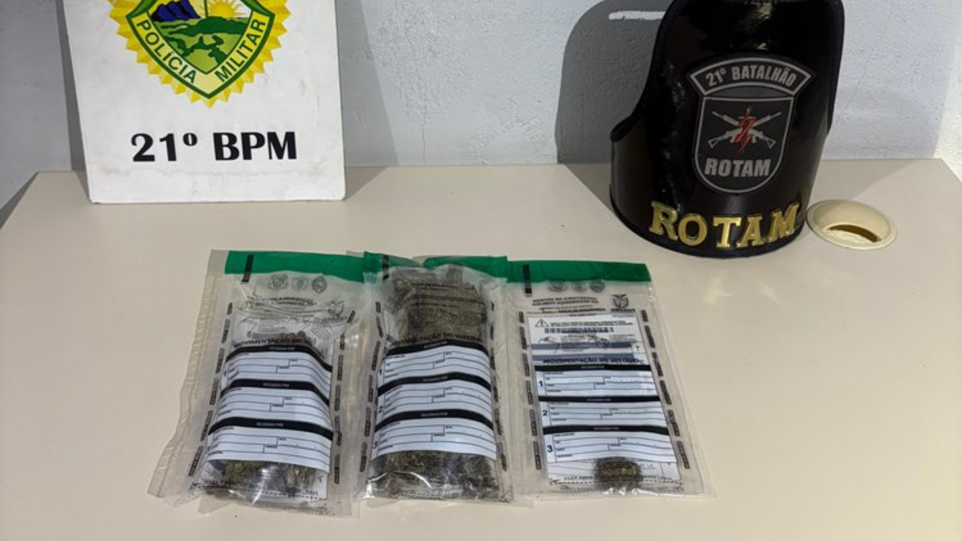 ROTAM prende dupla por tráfico de drogas