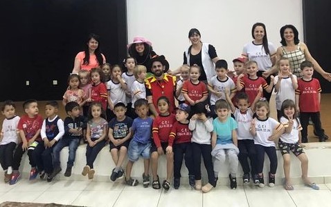 Dia das Crianças é comemorado com apresentação teatral