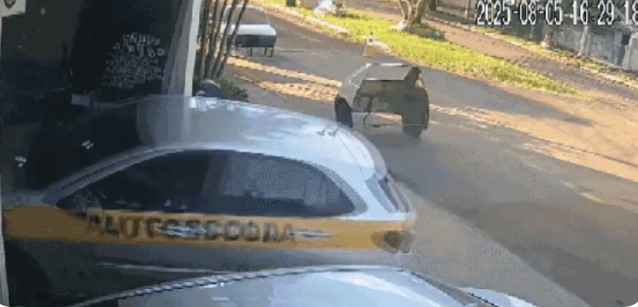 Aluna invade autoescola com carro enquanto tentava fazer baliza