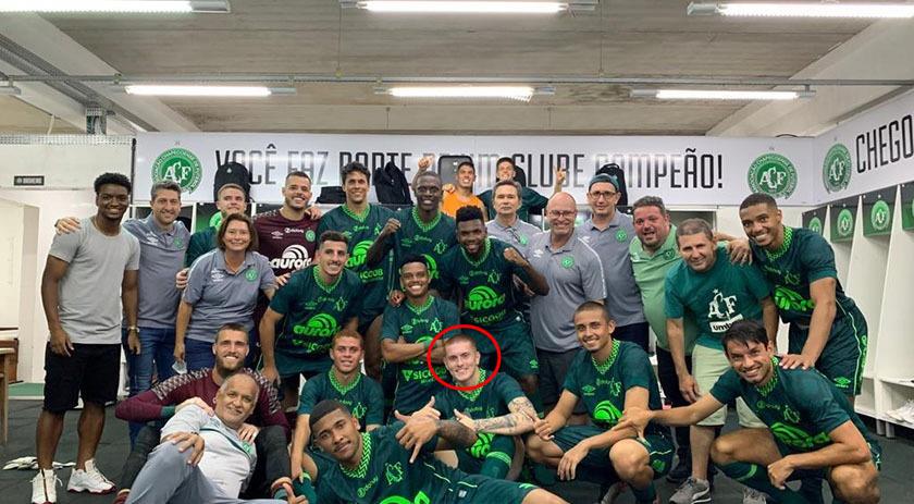Barraconense Vitor Becker estreia pelos profissionais da Chapecoense