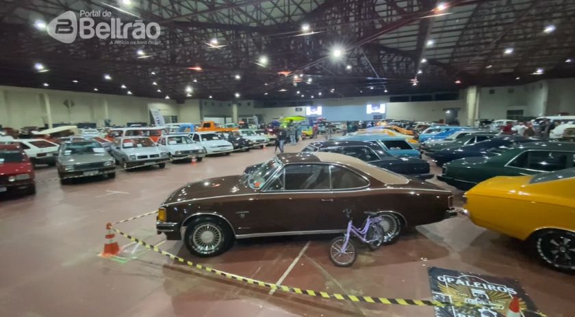 Evento de carros antigos movimenta o Parque de Exposições