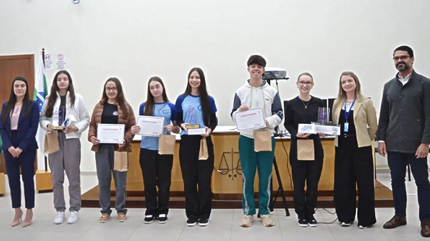 Projeto Paraná Lilás premia estudantes