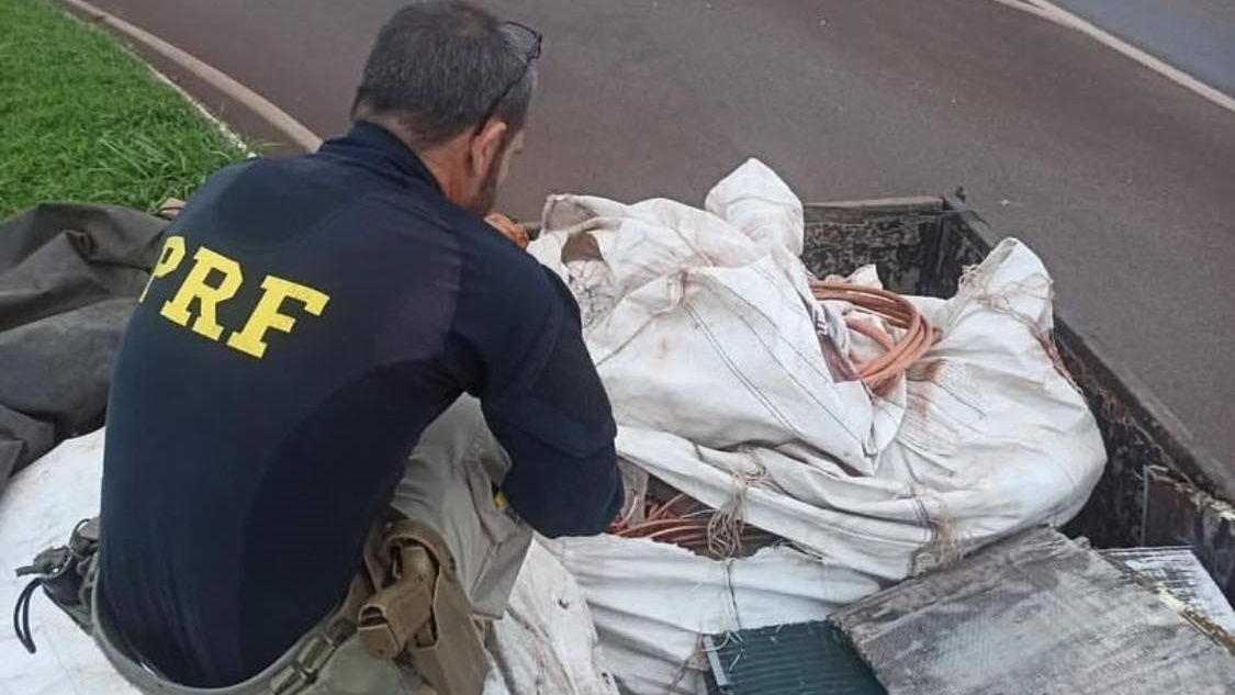 Caminhão carregado com fios de cobre é apreendido pela PRF