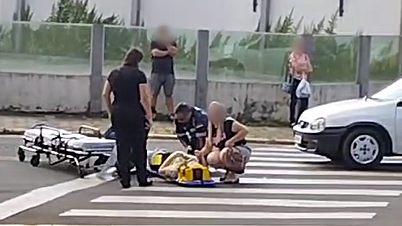 Mulher fica ferida ao ser atropelada por automóvel