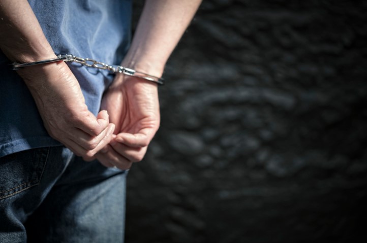 Homem é preso após matar filhotes e tentar agredir outros cães