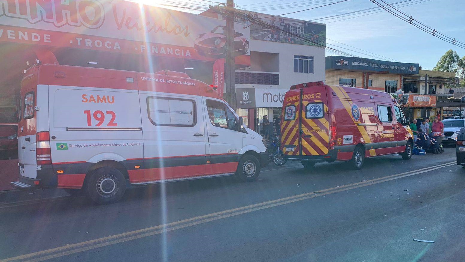 Homem sofre suspeita de fratura após colisão entre carro e moto em Dois Vizinhos
