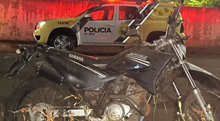 PM encontra moto que havia sido furtada abandonada em terreno baldio