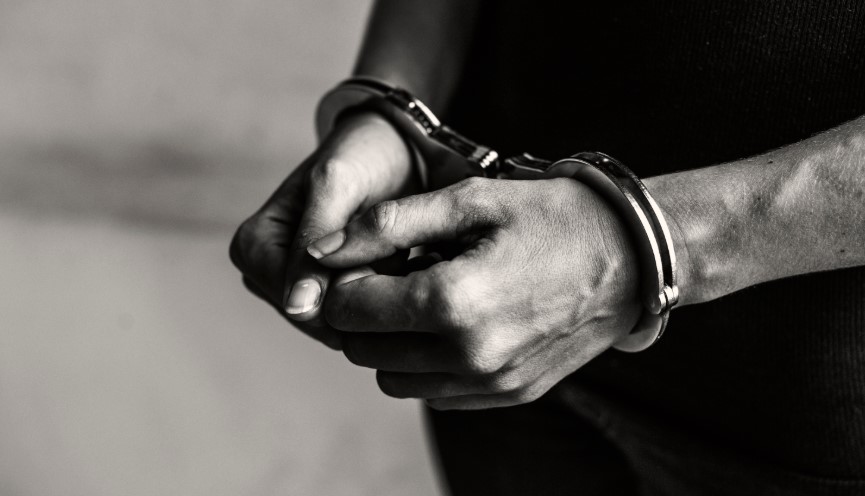 Homem é preso por descumprir medidas judiciais em caso de violência doméstica