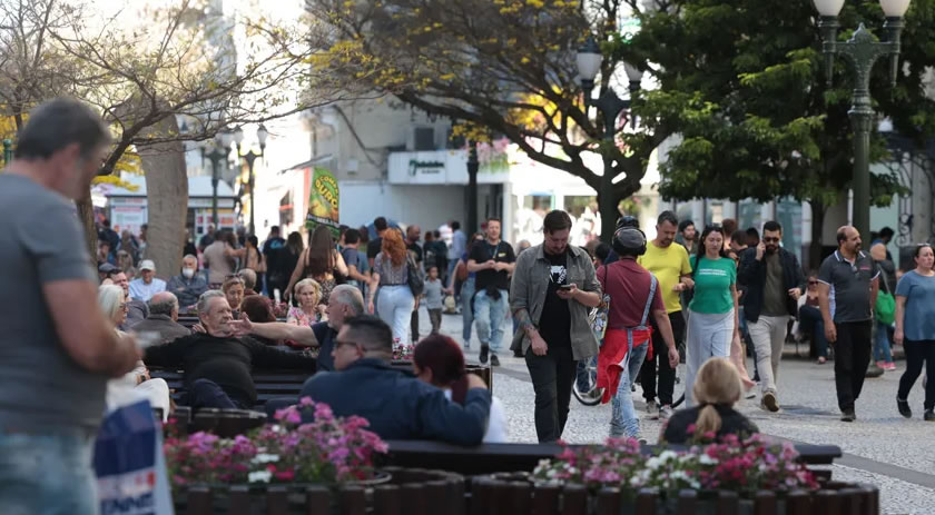 Paraná gera 108 mil empregos formais até agosto 2025, 3º melhor saldo do Brasil