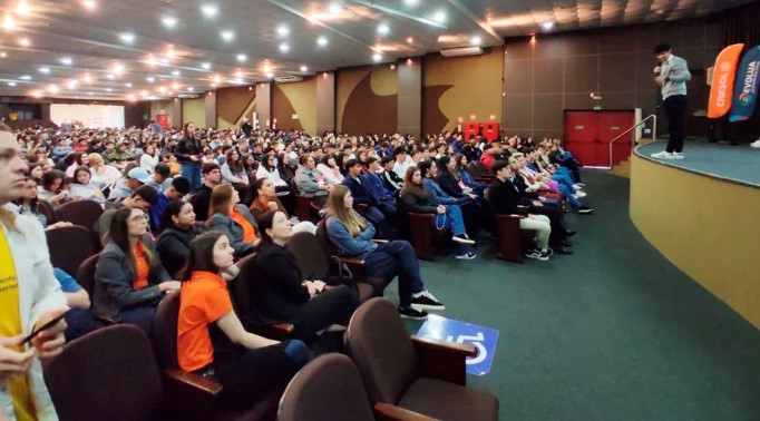 Mais de 900 alunos participaram da Feira das Profissões no Cesul