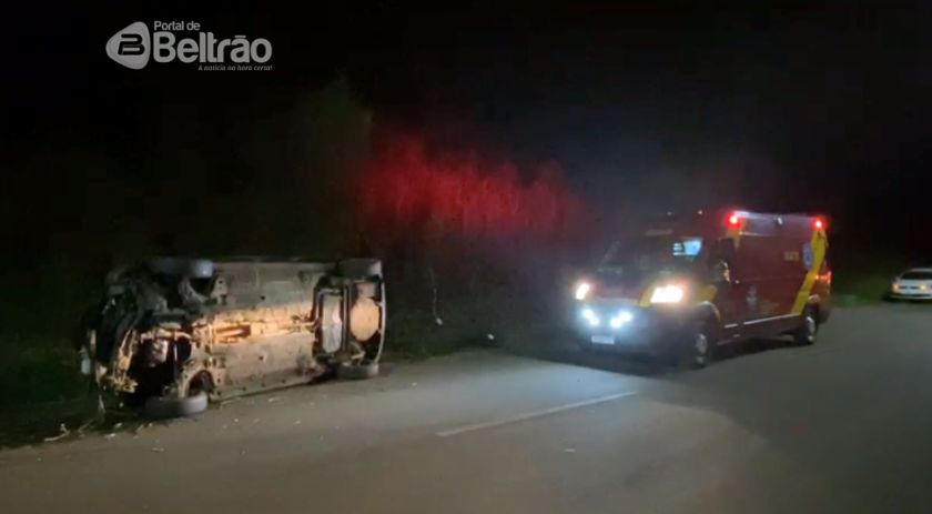 Capotamento deixa casal ferido em Marmeleiro
