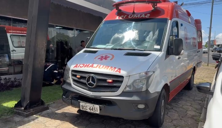 Adolescente fica ferido após colisão com carro no Bairro Industrial