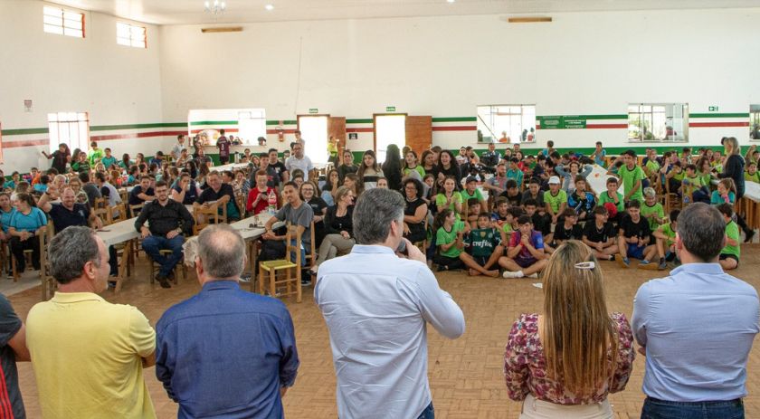 Escolas do campo homenageiam estudantes