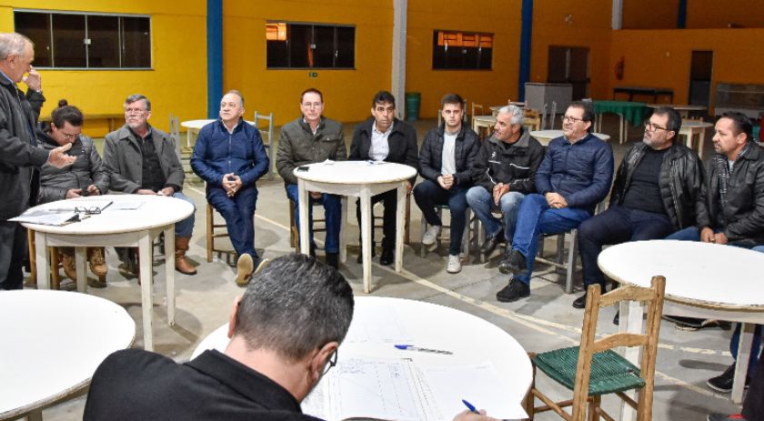 Pedron se encontra com lideranças da Água Branca