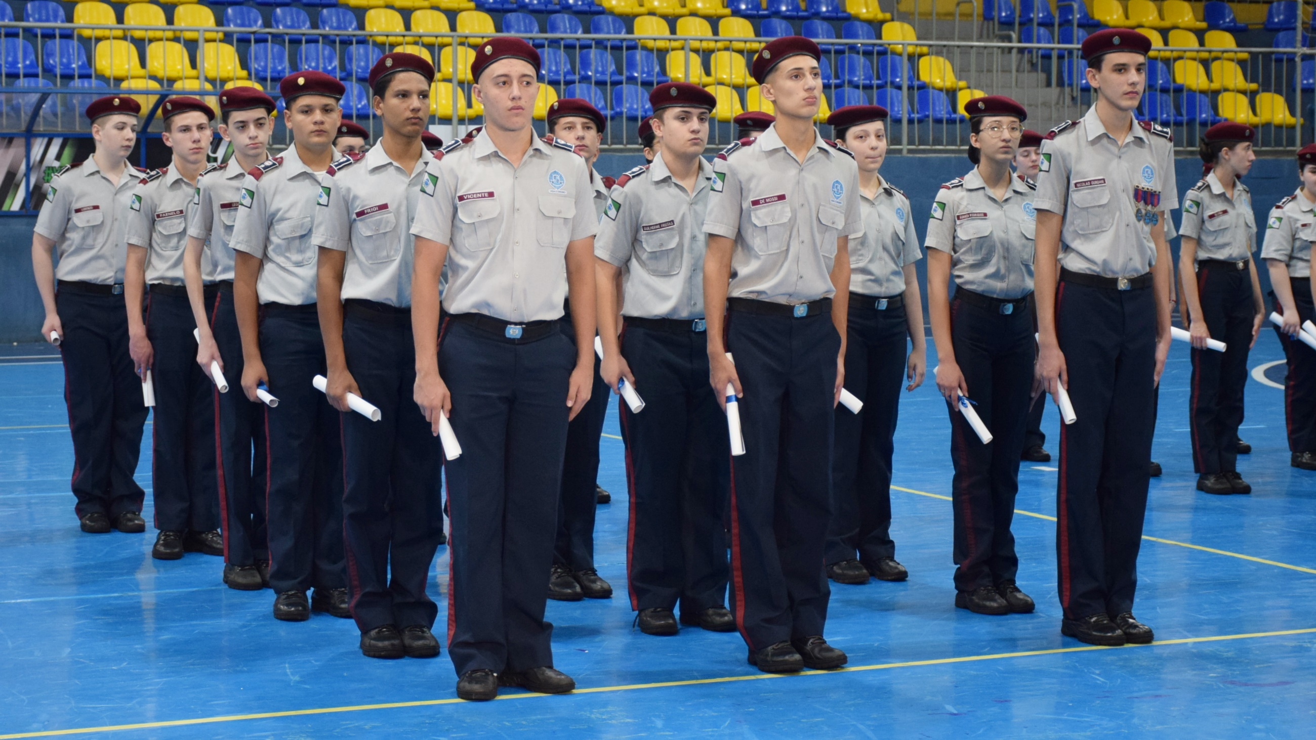 Colégio Vila Militar Vida e Ensino forma 66 alunos dos ensinos Fundamental e Médio