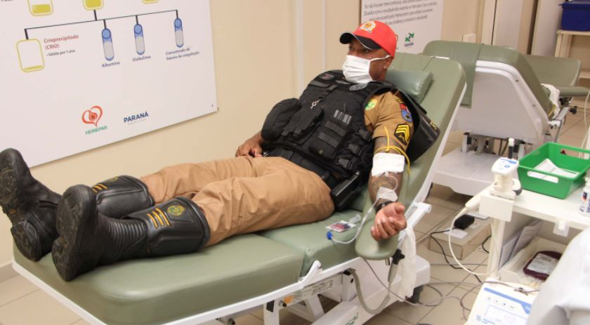 Maio Amarelo: policiais militares doam sangue para conscientizar sobre acidentes no trânsito