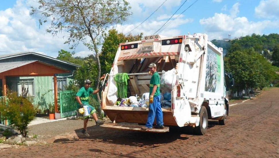 Coleta de lixo pode ser paralisada por atraso de salários