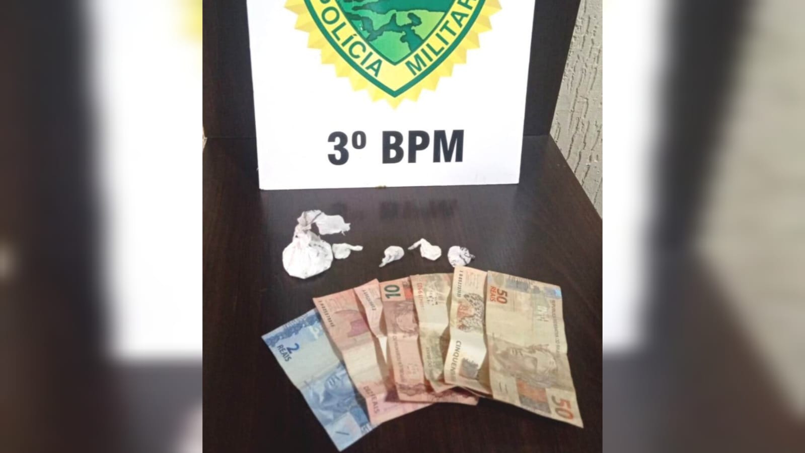 Cocaína é apreendida e mulher é presa por tráfico de drogas