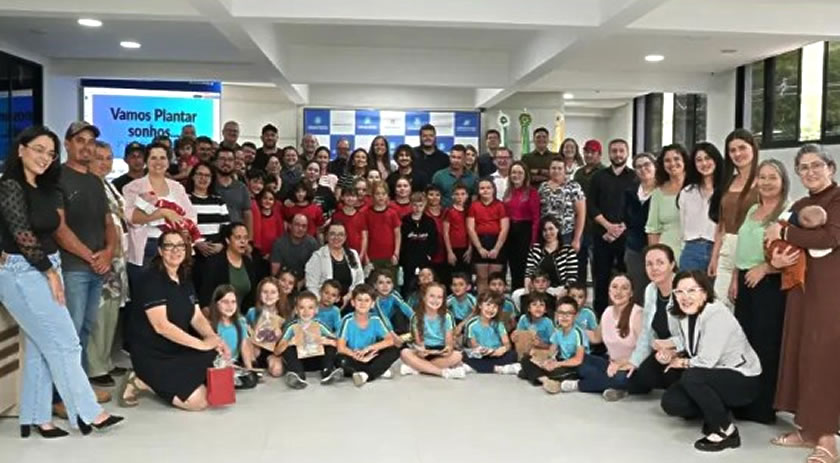 Alunos visitam a Câmara e pedem melhorias para a escola e a comunidade através do projeto "Nós Propomos"