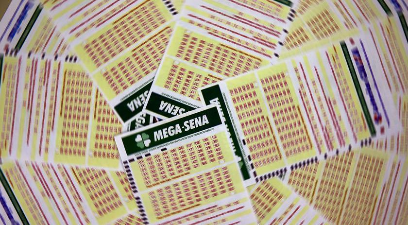Mega-sena acumula e pode pagar prêmio de R$ 65 milhões na quarta