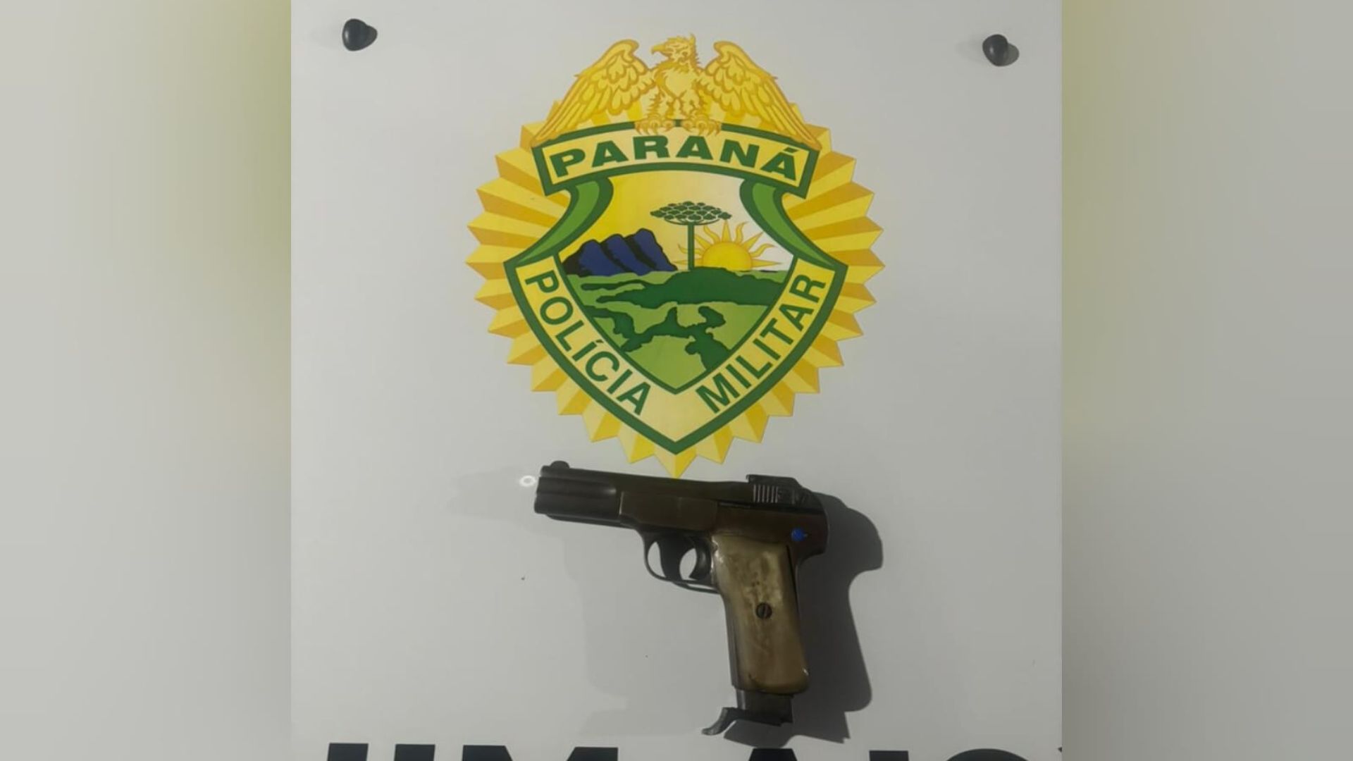 Após denúncia, homem é preso com pistola 765 na cintura