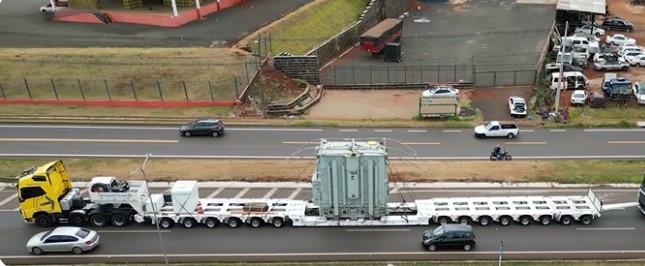 Caminhão com peça gigante da Itaipu passa por Francisco Beltrão, nesta terça-feira (21)