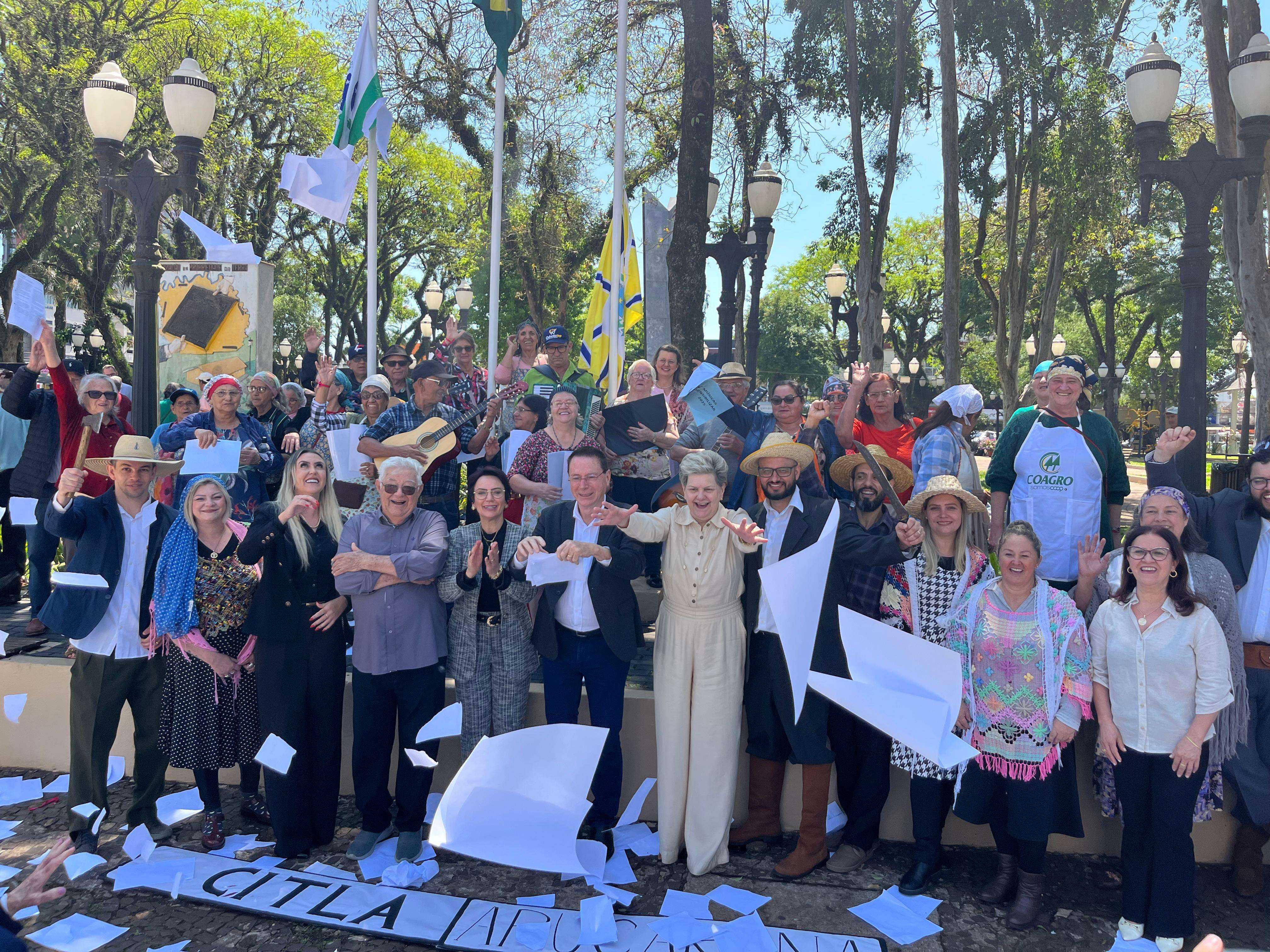 Alunos sugerem e prefeito Pedron promulga lei que oficializa a Revolta dos Posseiros