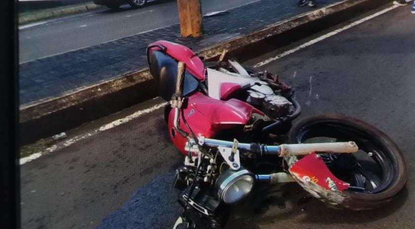 Jovem fica em estado grave após acidente no prolongamento da Júlio Assis