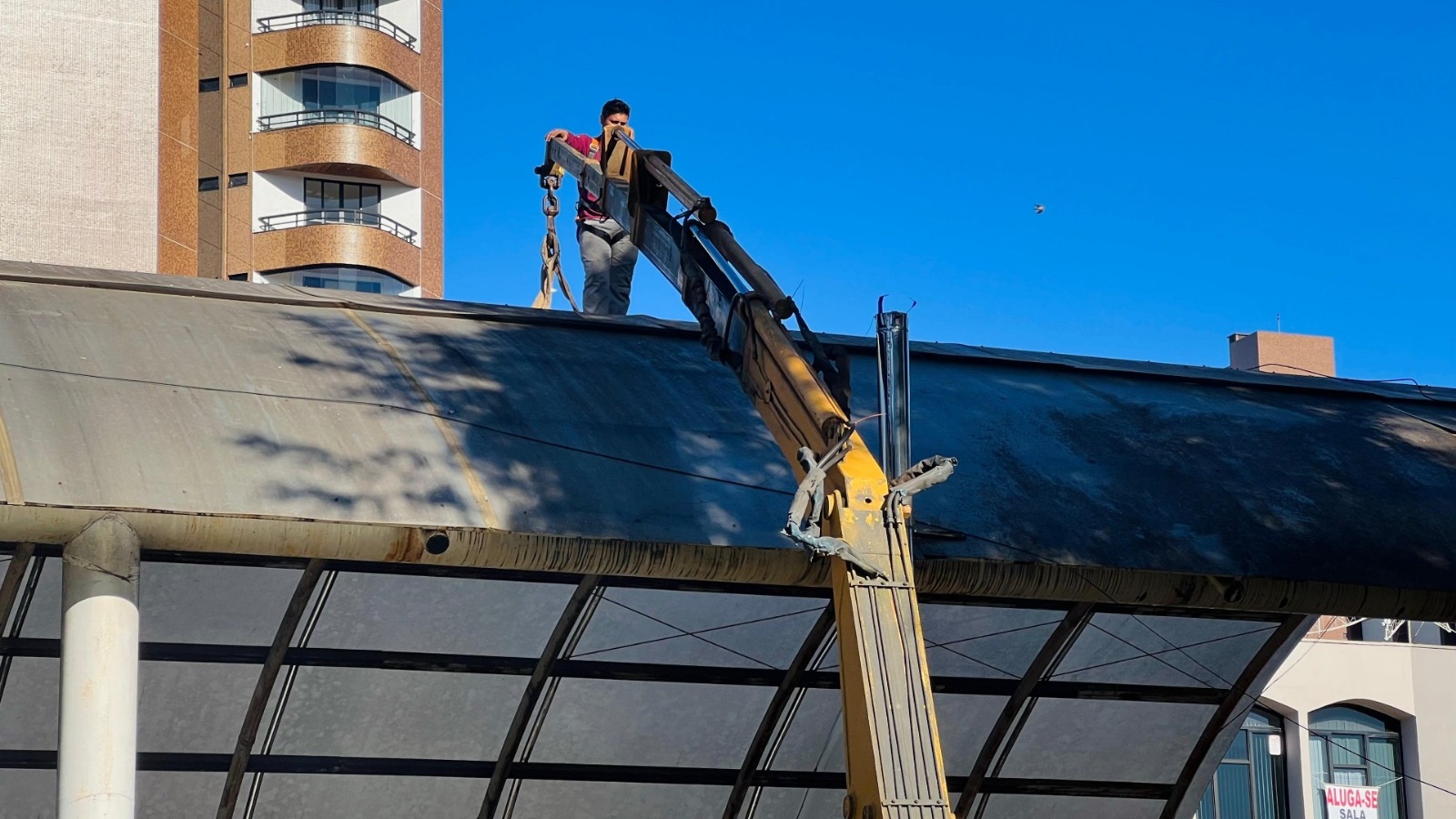 Revitalização do espaço coberto do calçadão é iniciada