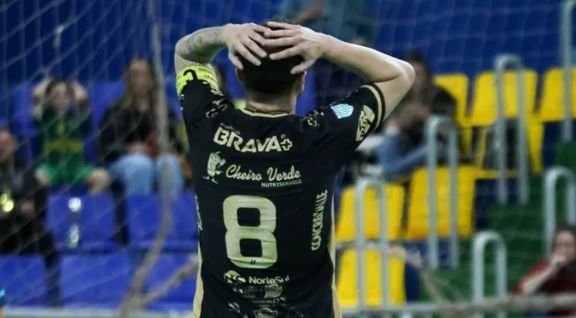 Galo é goleado pelo Paraná e está fora da final da Série Prata