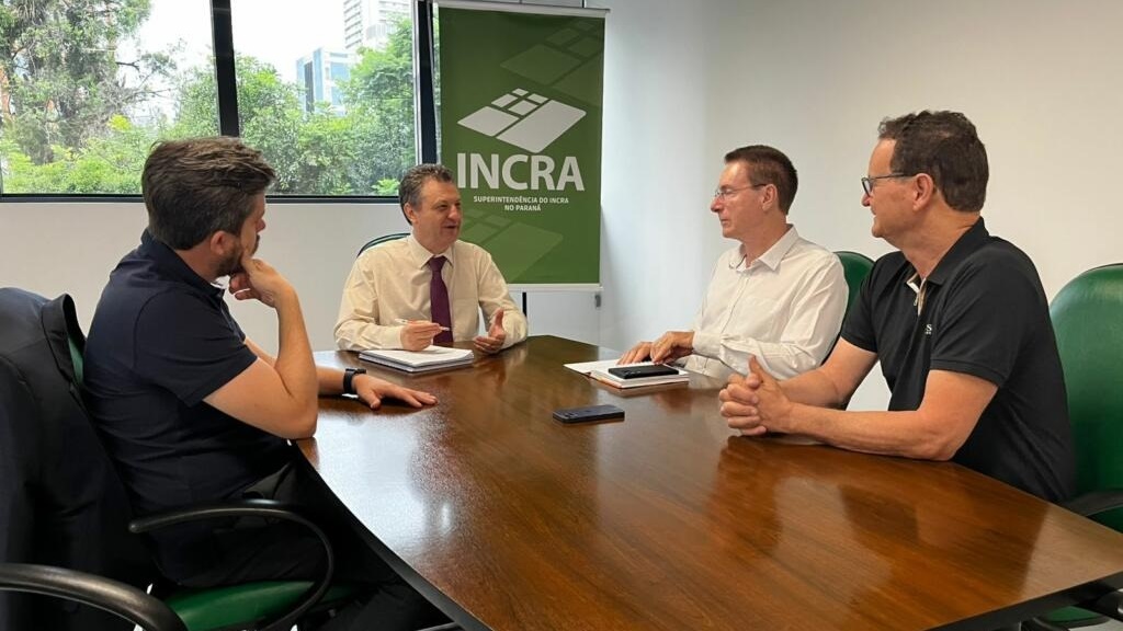 Pedron apresenta demandas do município ao INCRA
