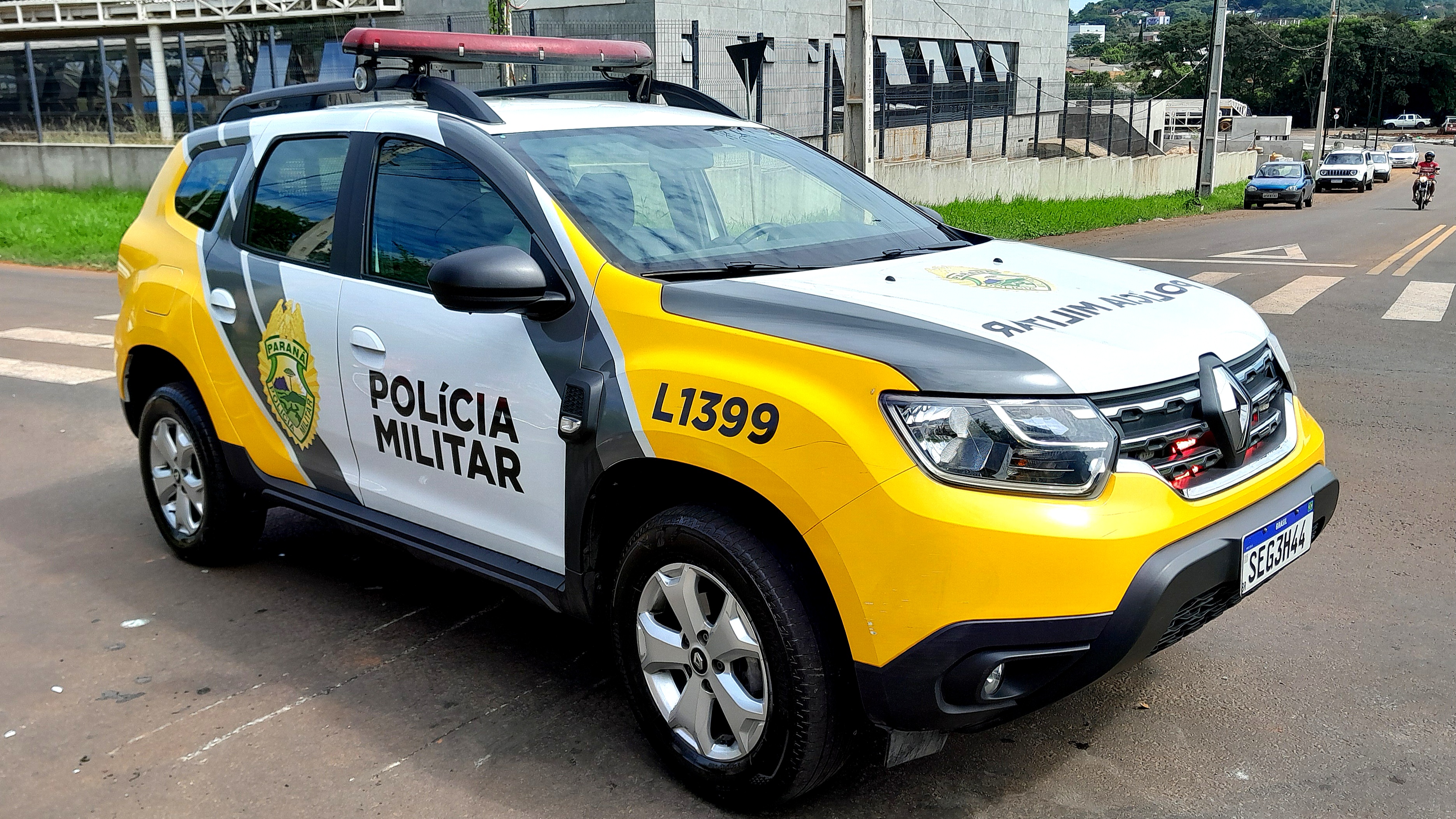 Veículo furtado é localizado e apreendido pela polícia