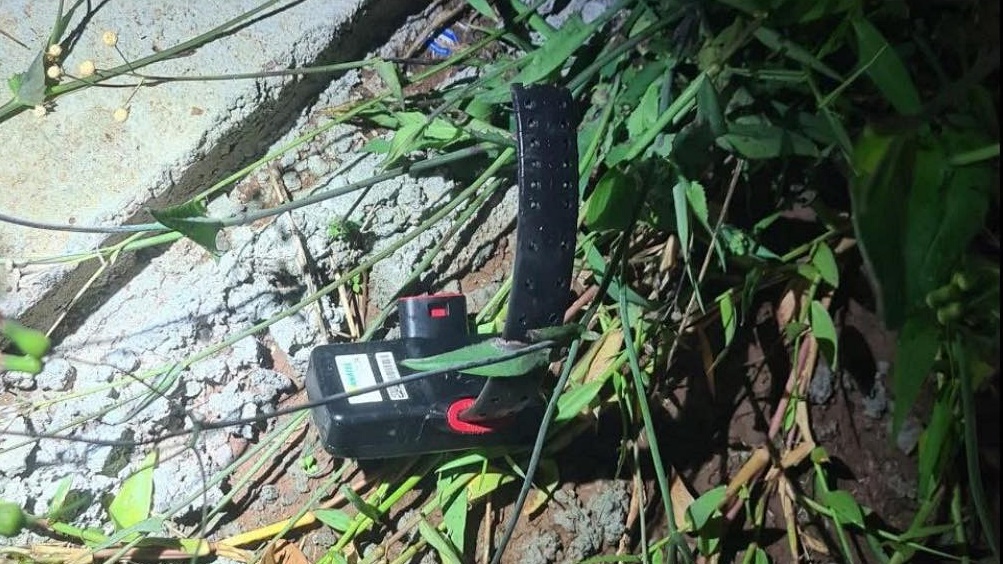 Polícia Militar encontra tornozeleira eletrônica rompida de suspeito de furto