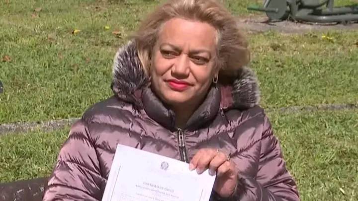 Mulher descobre que foi declarada morta por engano