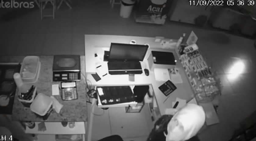 Homem invade e furta sorveteria no Vila Nova