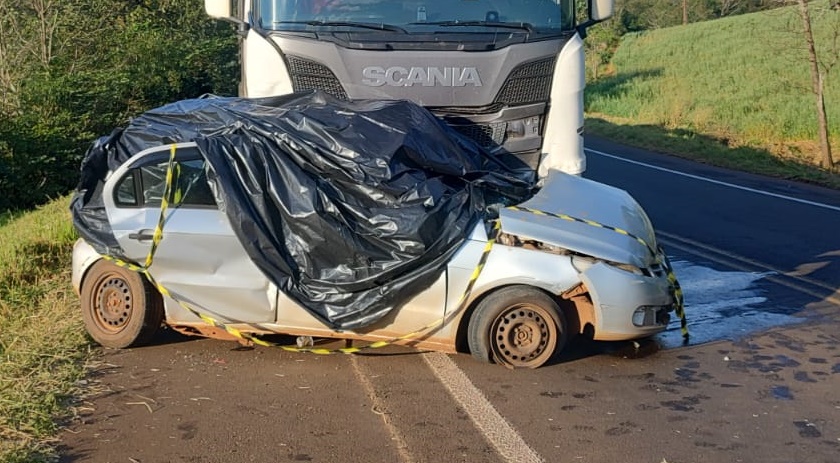 Casal morre e trágico acidente entre carro e carreta na BR 163 em Capanema