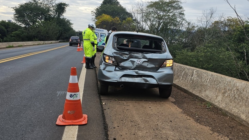 Colisão entre carro e caminhão deixa mulher ferida em Francisco Beltrão