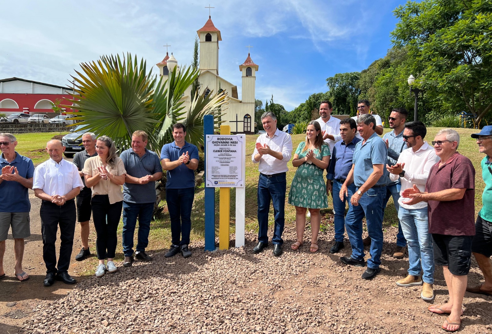 Cleber inaugura obra de asfalto na Seção Jacaré